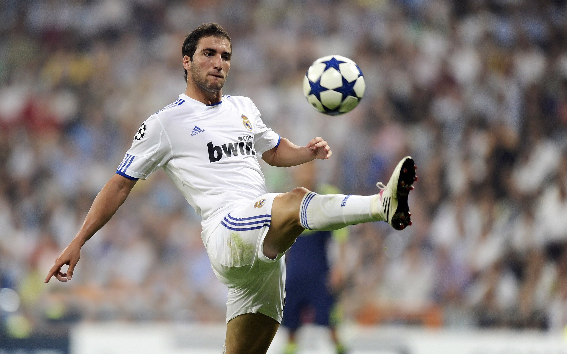 _城市夜空跑：点亮夜色，追逐梦想_，城市夜空高清壁纸