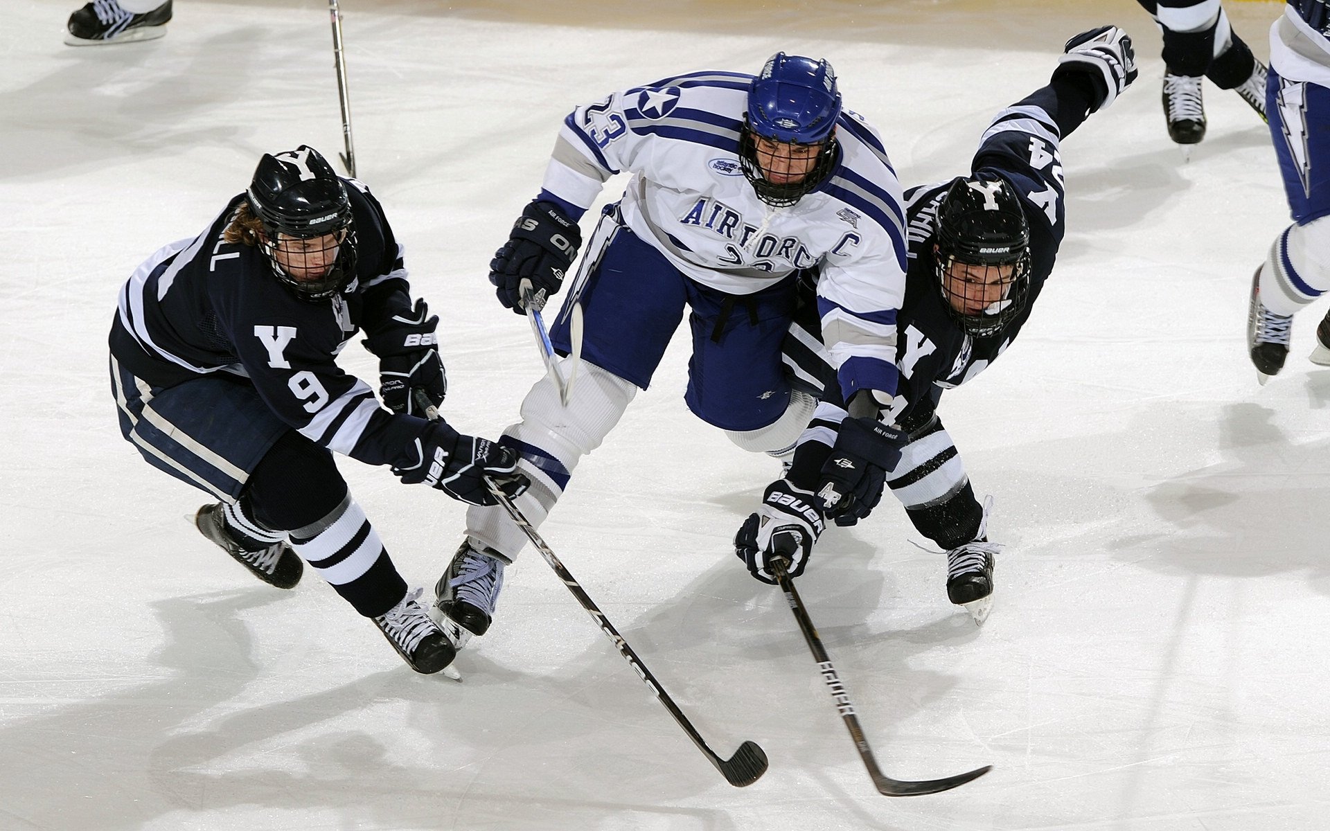 “德甲强大阵容炫技，比赛精彩纷呈”，德甲最强