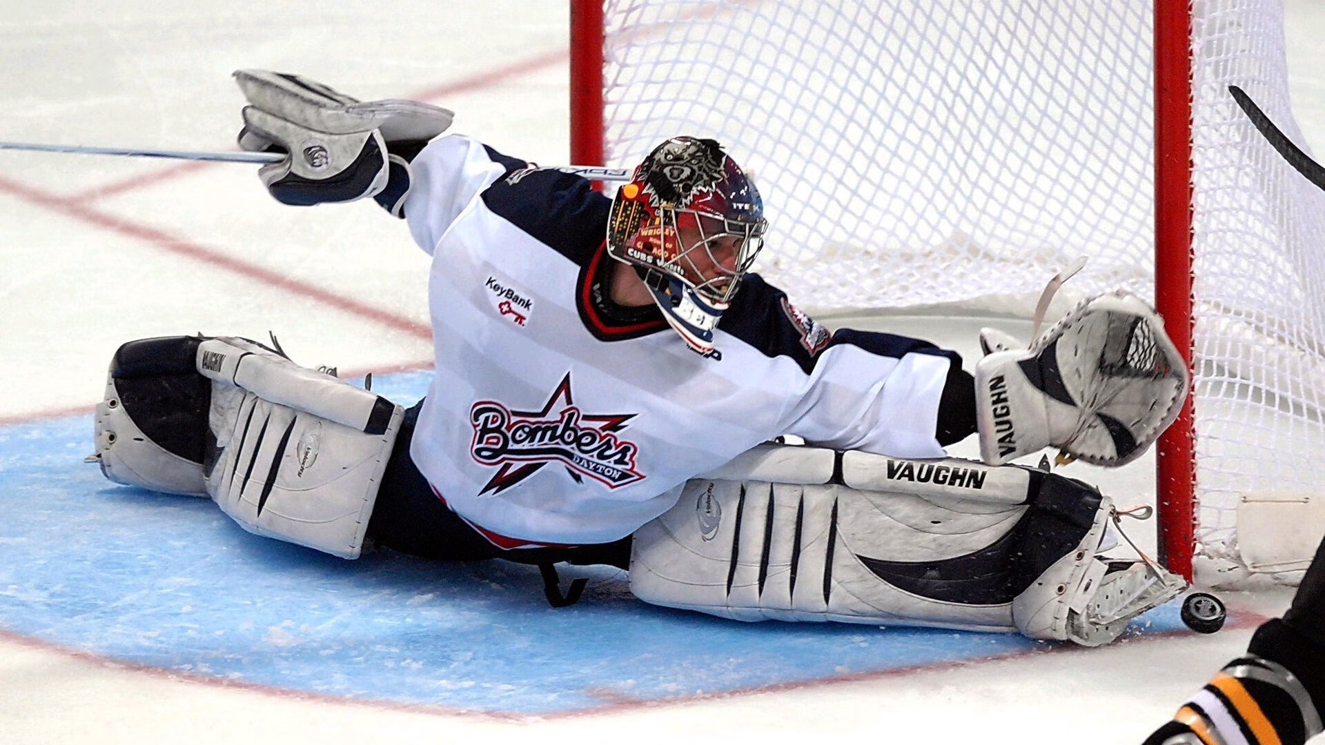 球场“固若金汤”的防守典范：不可逾越的后卫线，得分后卫防守站位